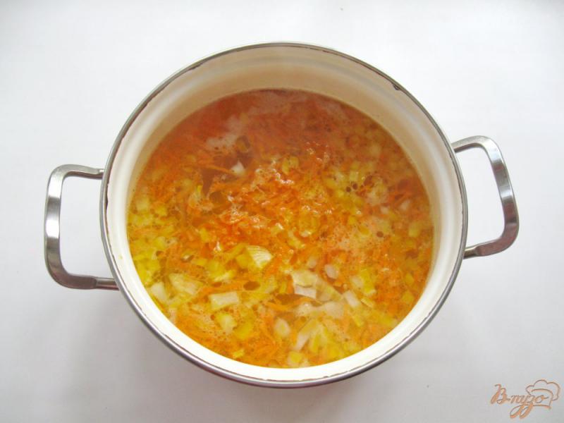 Фото приготовление рецепта: Суп из щавеля с грибами шаг №3