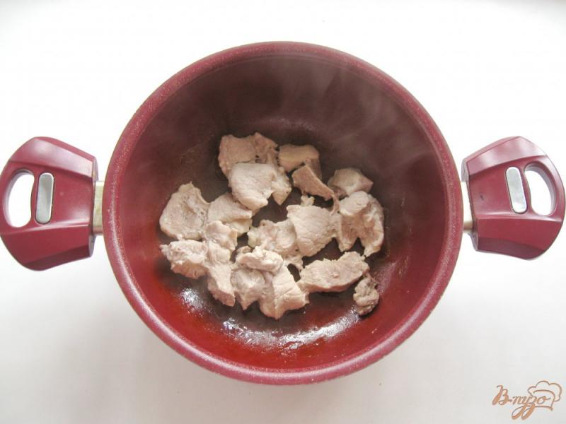 Фото приготовление рецепта: Свинина в пикантном соусе шаг №2