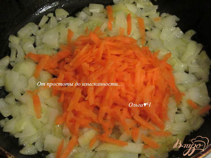 Фото приготовление рецепта: Заливной пирог с курицей и морковью шаг №1