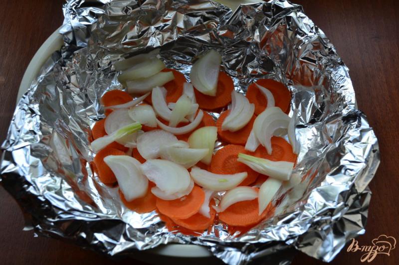 Фото приготовление рецепта: Хек с овощами в томатно-сметанном соусе на пару шаг №2