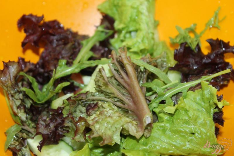 Фото приготовление рецепта: Греческий салат с луком - шалот шаг №3