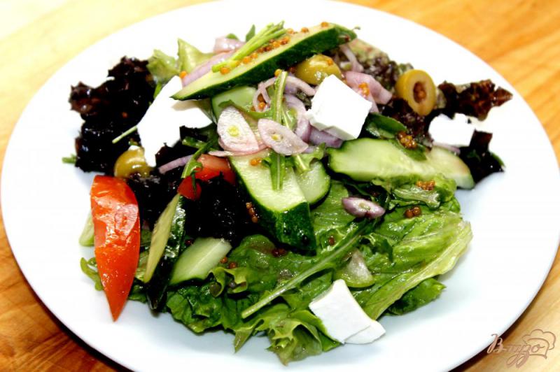Фото приготовление рецепта: Греческий салат с луком - шалот шаг №7