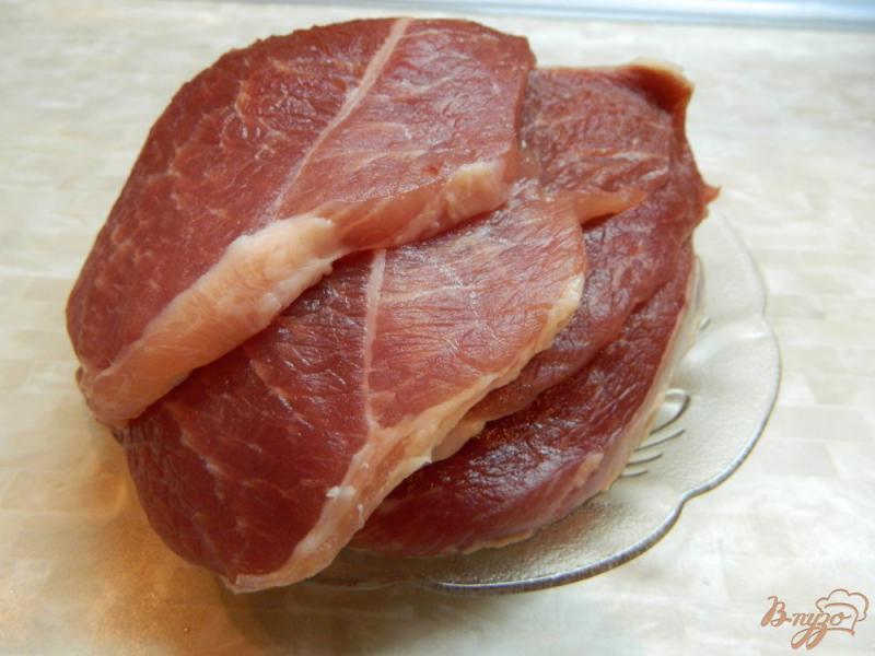 Фото приготовление рецепта: Отбивные из свинины маринованные в горчице с зеленью шаг №1