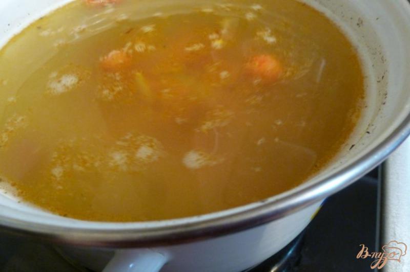 Фото приготовление рецепта: Картофельный суп с куриной печенью шаг №6