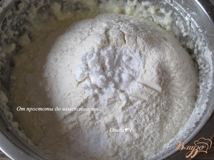 Фото приготовление рецепта: Творожно-имбирный пирог шаг №3