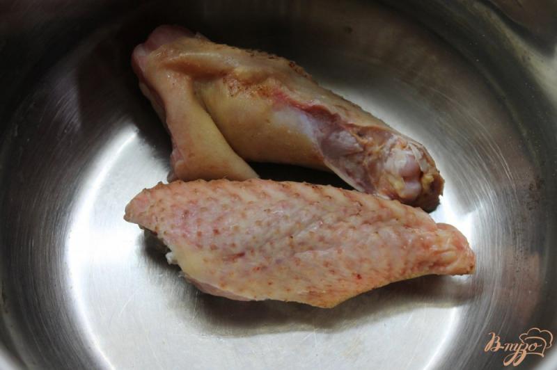 Фото приготовление рецепта: Свекольный борщ с куриными крылышками шаг №1