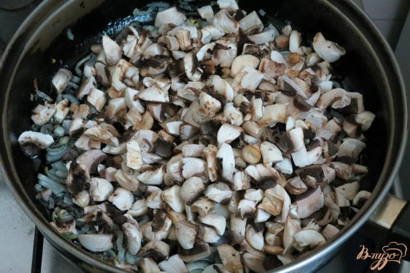Фото приготовление рецепта: Блины с грибами шаг №7