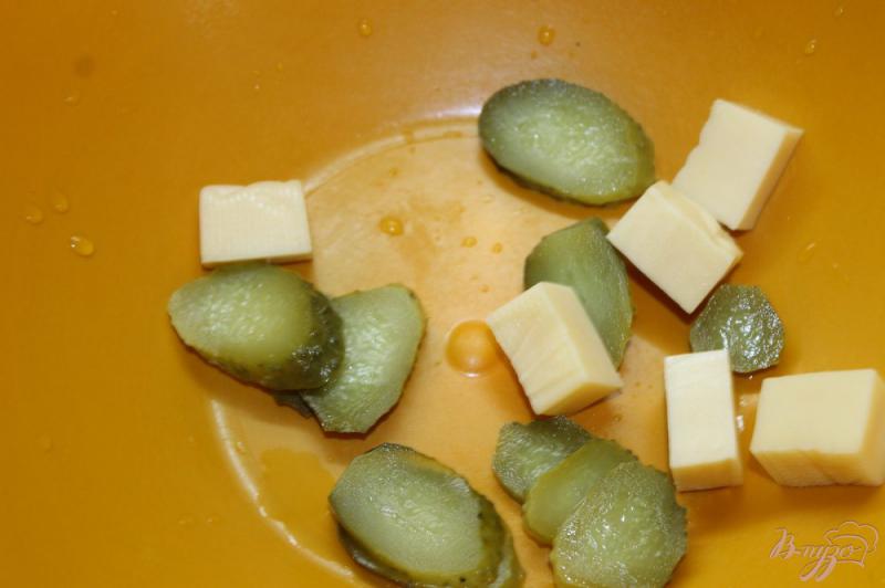 Фото приготовление рецепта: Картофельный салат с беконом и сыром шаг №2