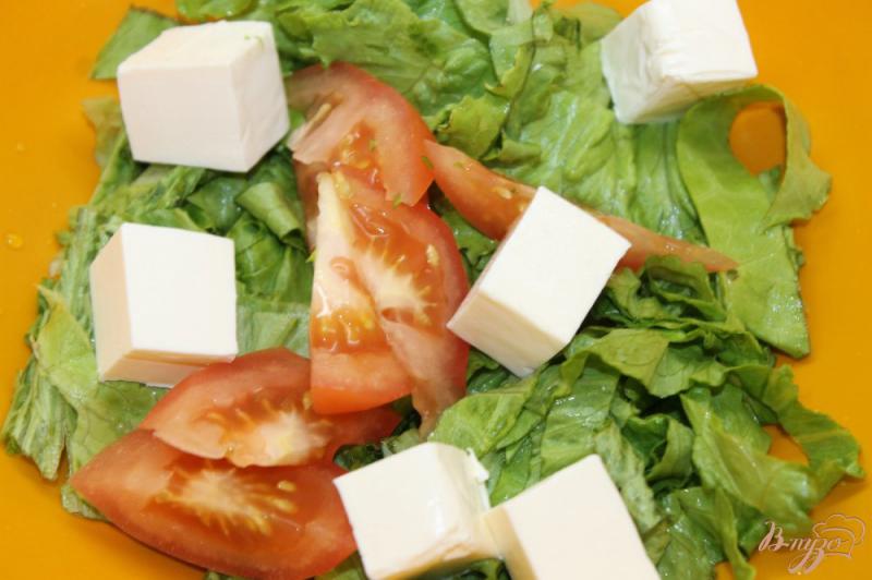 Фото приготовление рецепта: Свежий салат с овощами и плавленным сыром шаг №3