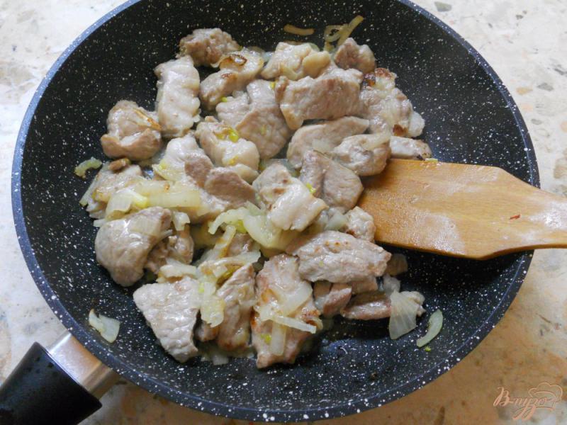 Фото приготовление рецепта: Свинина тушеная в медово-горчичном соусе шаг №3