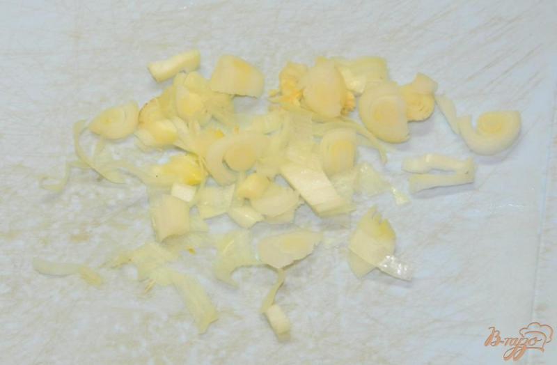 Фото приготовление рецепта: Омлет с сыром и зеленью шаг №1