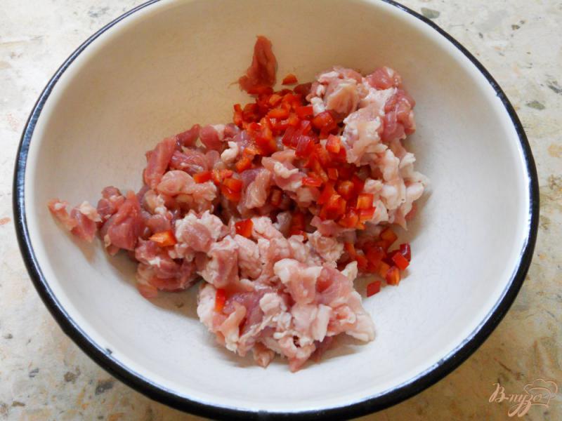 Фото приготовление рецепта: Битки из рубленой свинины со сладким перцем шаг №1