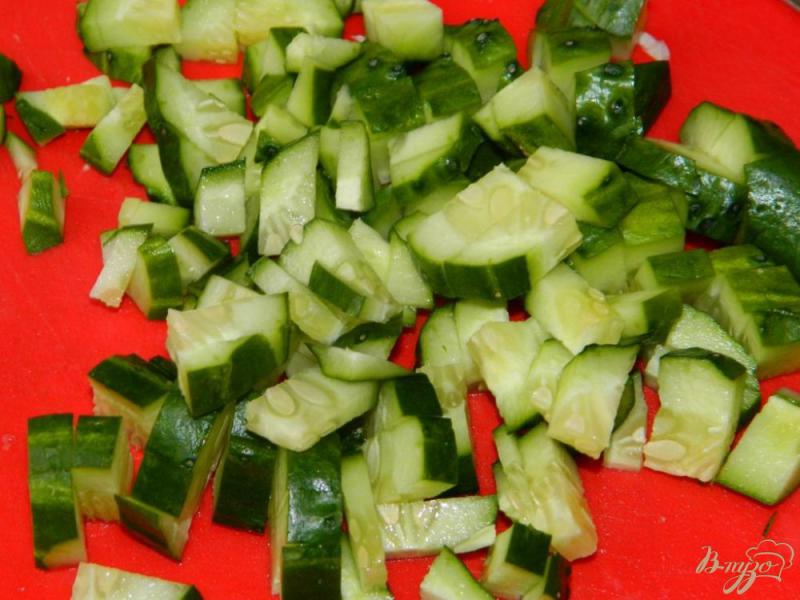 Фото приготовление рецепта: Салат с редисом и щавлем шаг №3
