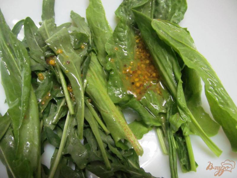 Фото приготовление рецепта: Салат с зеленью тыквой и сыром бри шаг №4
