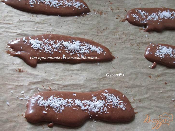 Фото приготовление рецепта: Шоколадные «Савоярди» с кокосовой стружкой шаг №5