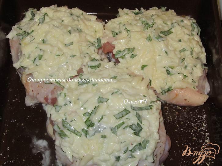 Фото приготовление рецепта: Курица в сырном соусе с чесноком шаг №3