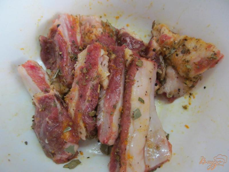 Фото приготовление рецепта: Свиные ребра под маринадом шаг №3