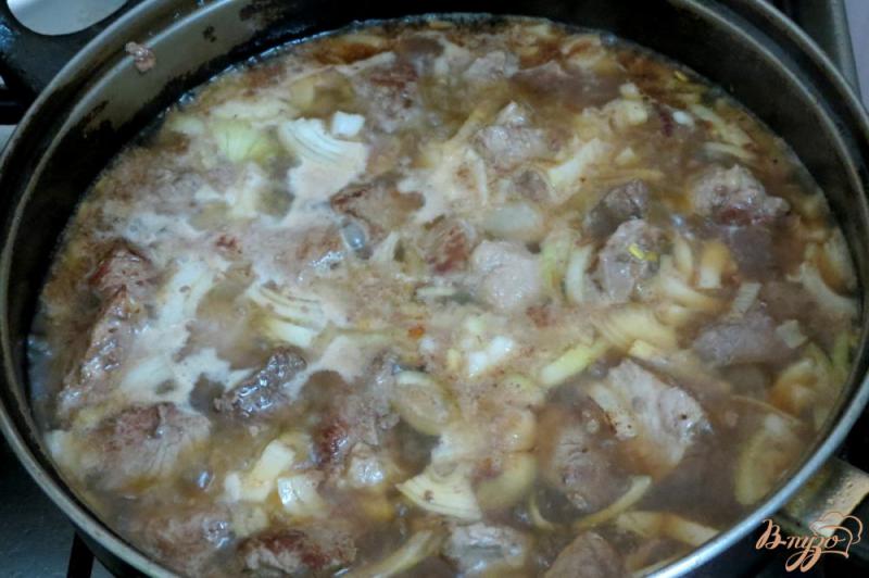 Фото приготовление рецепта: Мясо в соусе по-деревенски шаг №4