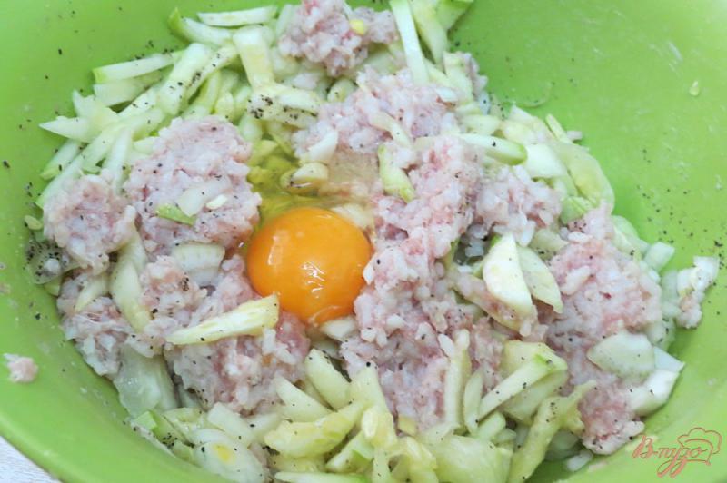 Фото приготовление рецепта: Запеканка из кабачком, мяса и риса шаг №6