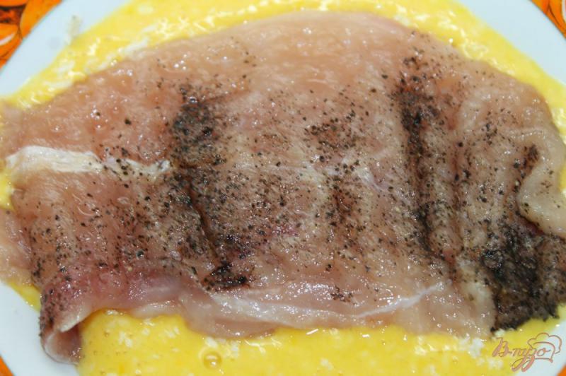 Фото приготовление рецепта: Куриное филе в кляре с сыром «Дор Блю» шаг №4