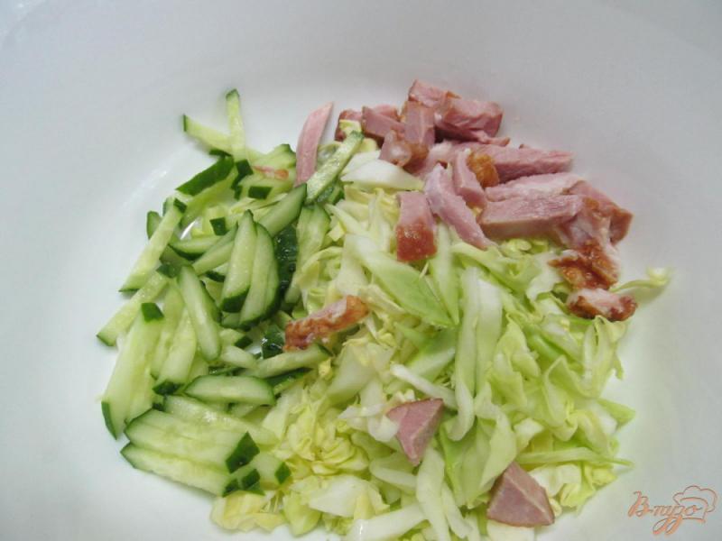 Фото приготовление рецепта: Овощной салат с бужениной и сливочным сыром шаг №1