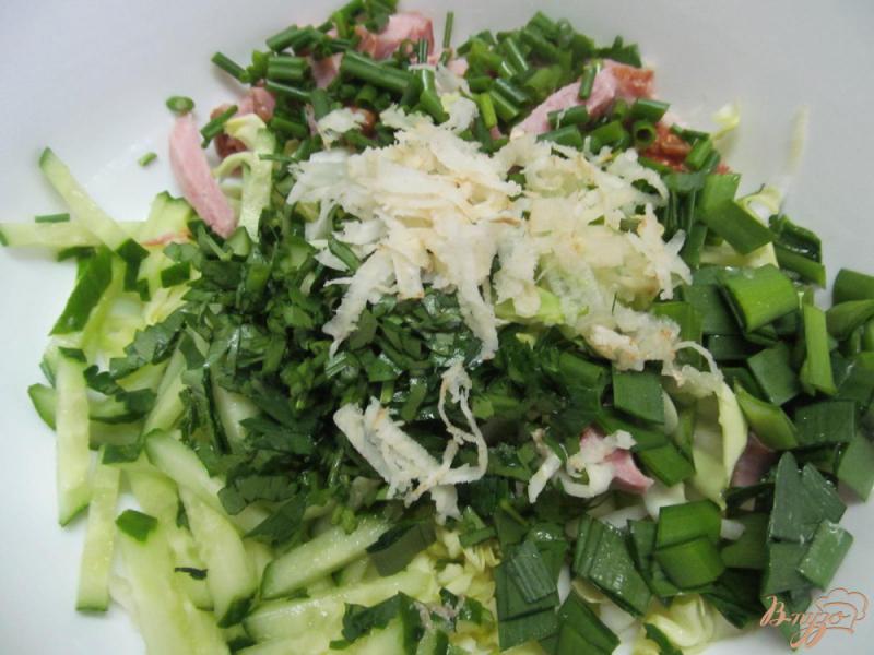 Фото приготовление рецепта: Овощной салат с бужениной и сливочным сыром шаг №2