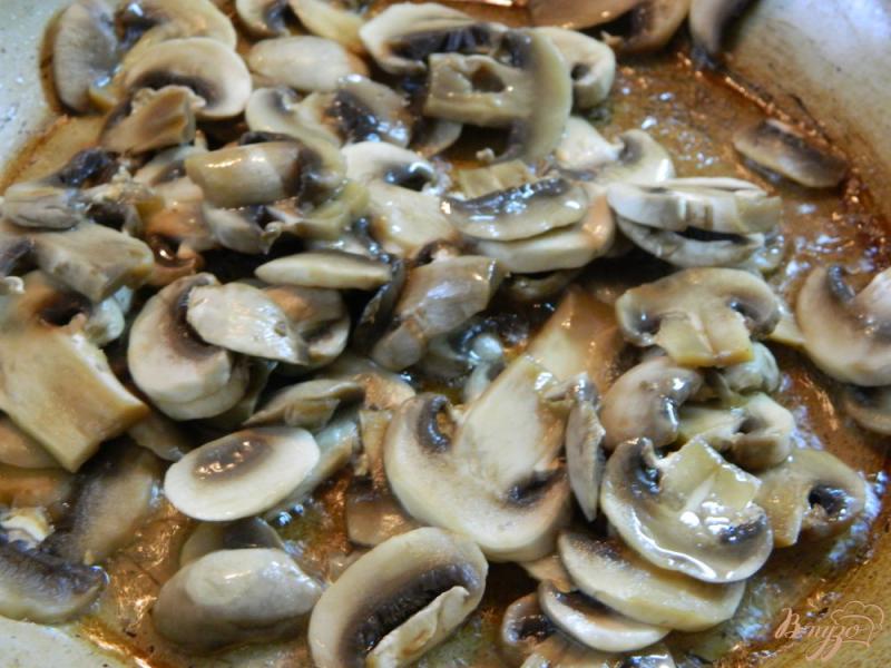 Фото приготовление рецепта: Гречневая каша с грибной подливой шаг №3