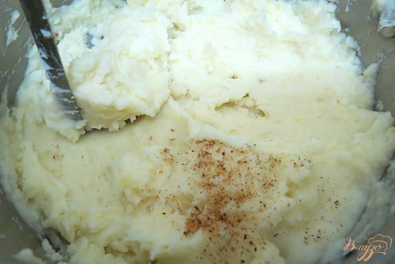 Фото приготовление рецепта: Картофельное пюре с сыром и укропом шаг №6