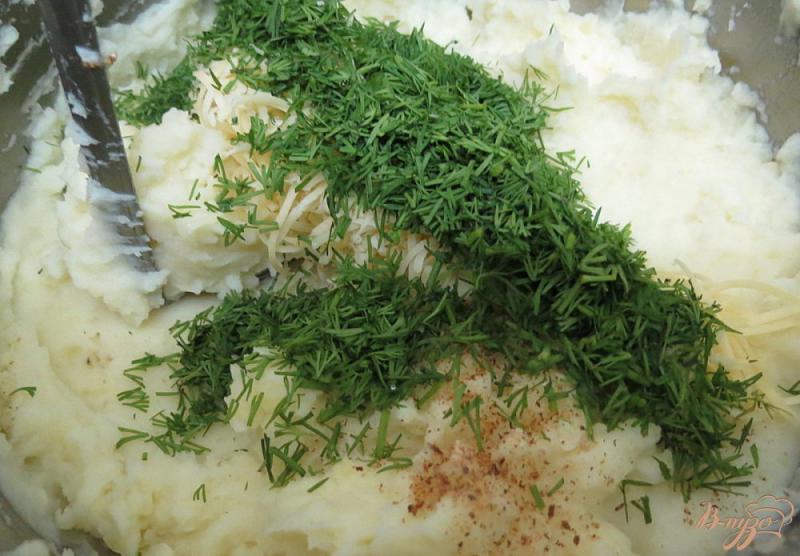 Фото приготовление рецепта: Картофельное пюре с сыром и укропом шаг №8