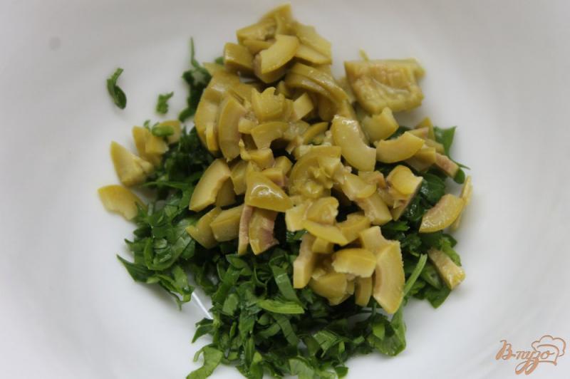 Фото приготовление рецепта: Сметанный соус с оливками и зернистой горчицей шаг №2