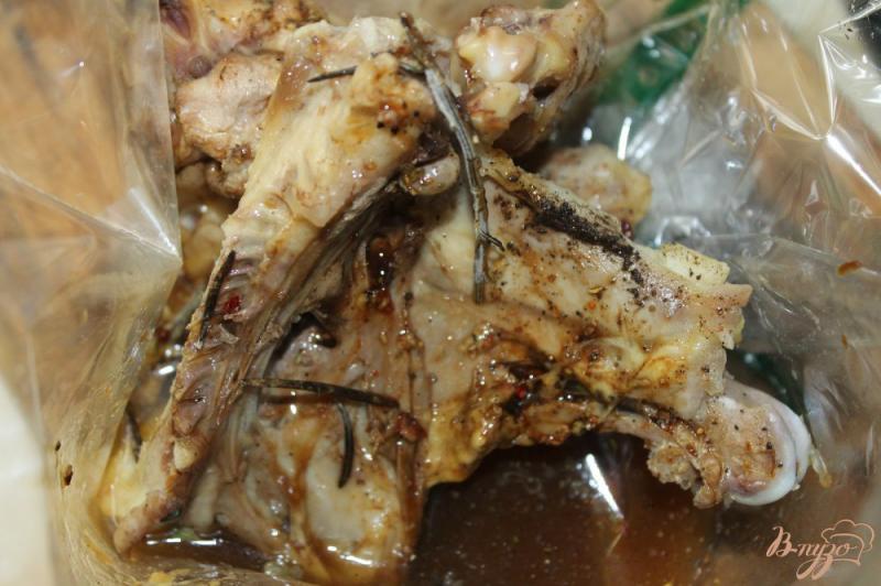 Фото приготовление рецепта: Тушеные крылья в духовке со специями шаг №3