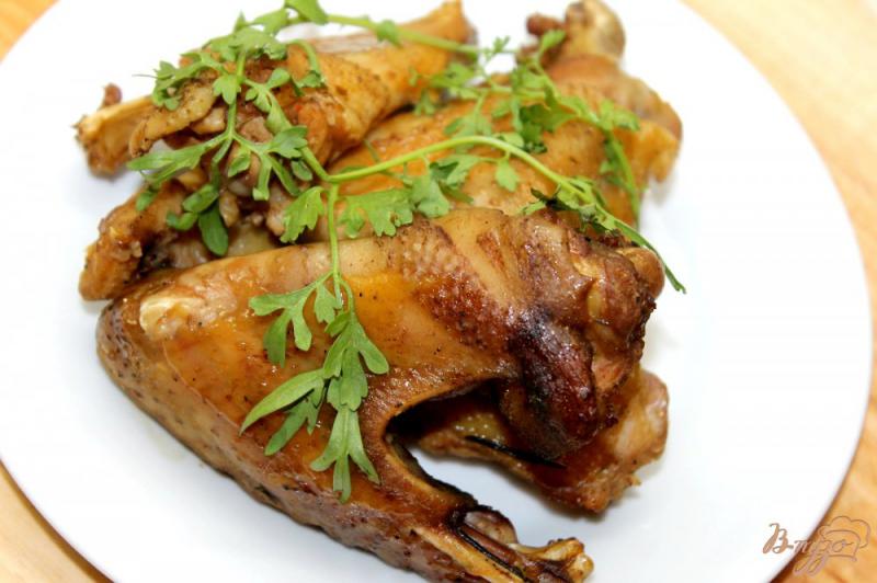 Фото приготовление рецепта: Тушеные крылья в духовке со специями шаг №4