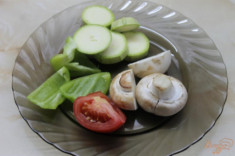 Фото приготовление рецепта: Салат из овощей гриль с сыром Фета шаг №1
