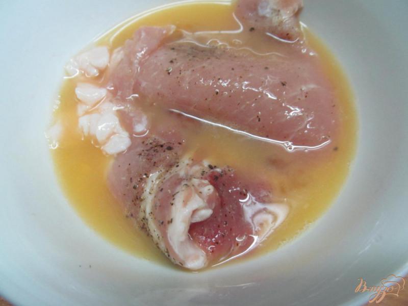 Фото приготовление рецепта: Свиные отбивные под ароматным маслом шаг №5
