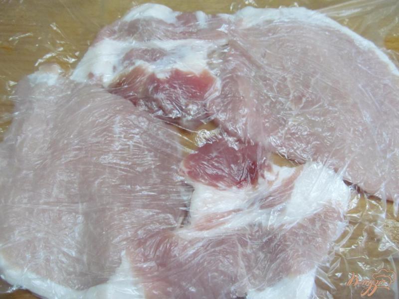 Фото приготовление рецепта: Свиные отбивные под ароматным маслом шаг №3