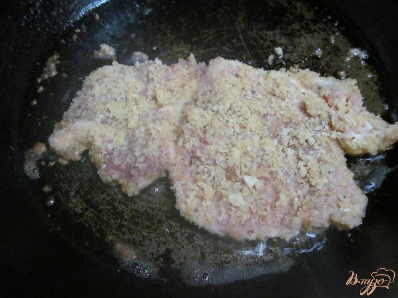 Фото приготовление рецепта: Свиные отбивные под ароматным маслом шаг №7