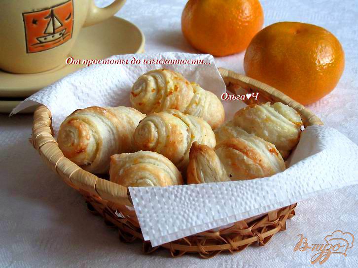 Фото приготовление рецепта: Слоеные булочки с мандариновой цедрой шаг №5