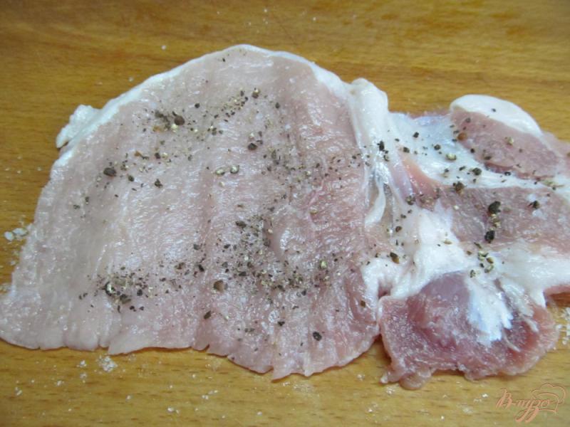 Фото приготовление рецепта: Свиная отбивная со сливочной начинкой шаг №2