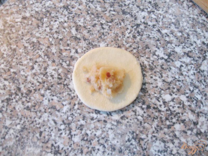 Фото приготовление рецепта: Пышные вареники с картофелем и фасолью шаг №4