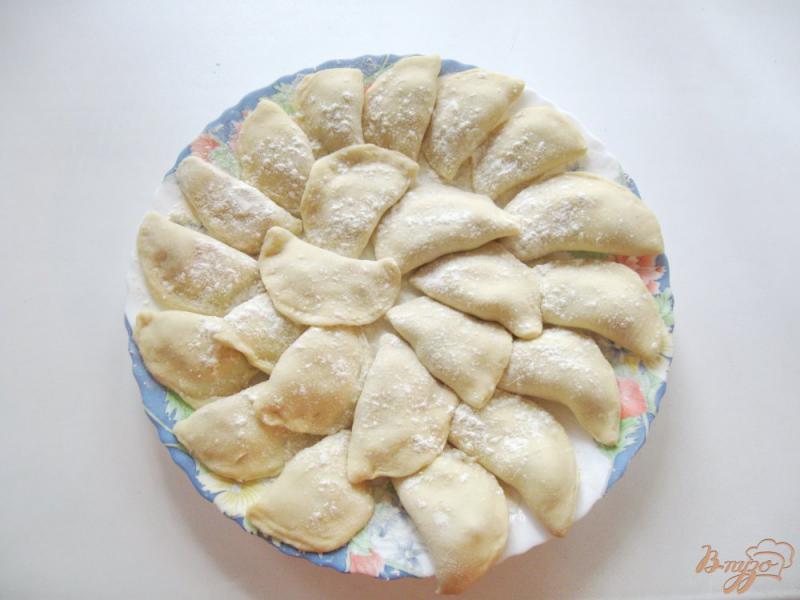 Фото приготовление рецепта: Пышные вареники с картофелем и фасолью шаг №5