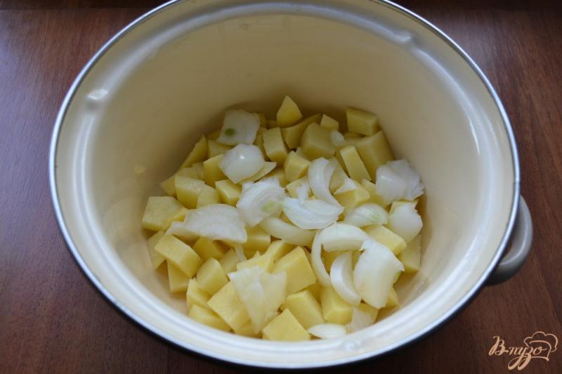 Фото приготовление рецепта: Легкий суп с кабачком и овсянкой шаг №1