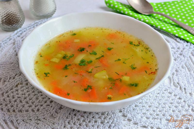 Фото приготовление рецепта: Легкий суп с кабачком и овсянкой шаг №6