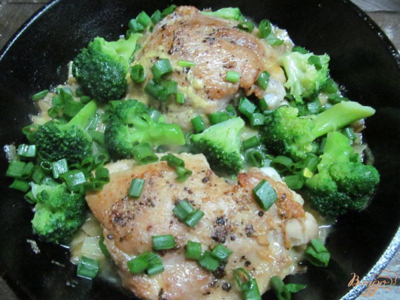 Фото приготовление рецепта: «Весенняя курица» в овощах шаг №5