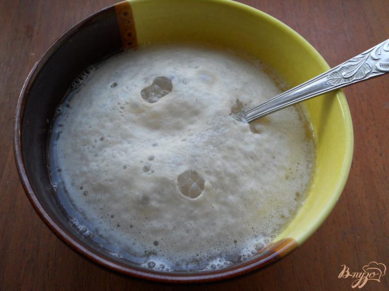 Фото приготовление рецепта: Пшенично-ржаной батон с изюмом шаг №2