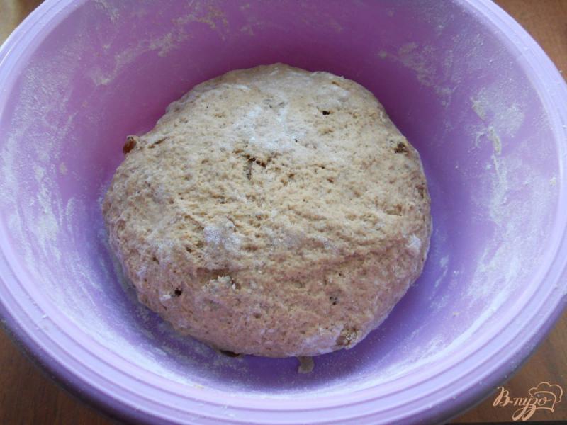 Фото приготовление рецепта: Пшенично-ржаной батон с изюмом шаг №7