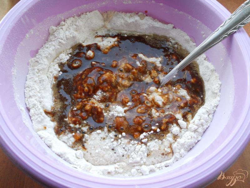 Фото приготовление рецепта: Пшенично-ржаной батон с изюмом шаг №6