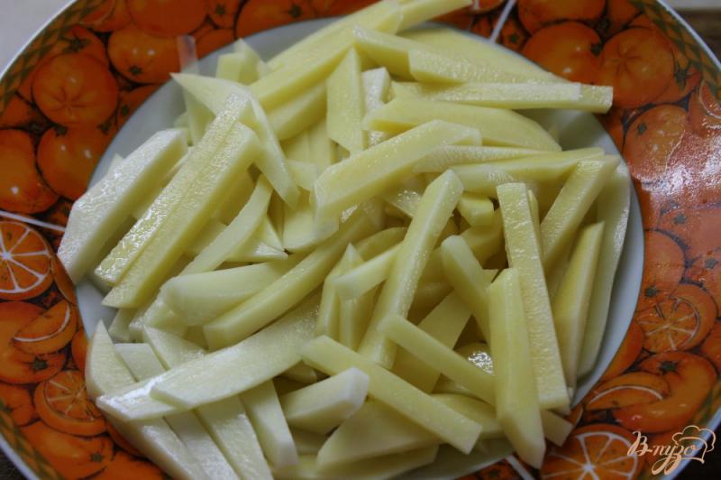 Фото приготовление рецепта: Жареный картофель со стручковой фасолью и молодым чесноком шаг №1