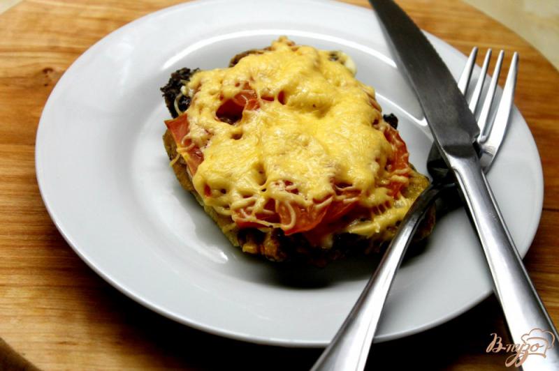 Фото приготовление рецепта: Отбивная из телятины с помидорами шаг №9