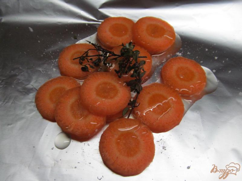 Фото приготовление рецепта: Теплый салат с запеченной морковью и свининой шаг №1
