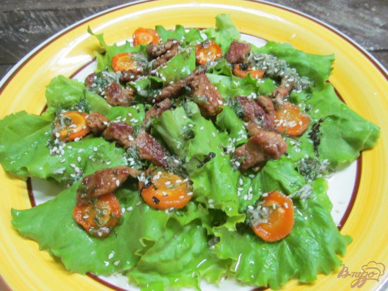 Фото приготовление рецепта: Теплый салат с запеченной морковью и свининой шаг №6